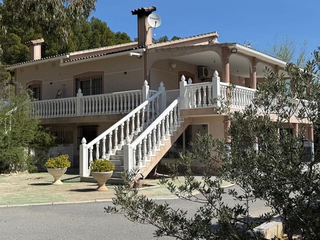 4 Zimmer Villa zu verkaufen in La Romana mit Pool Garage - 320.000 € (Ref: 9743020)