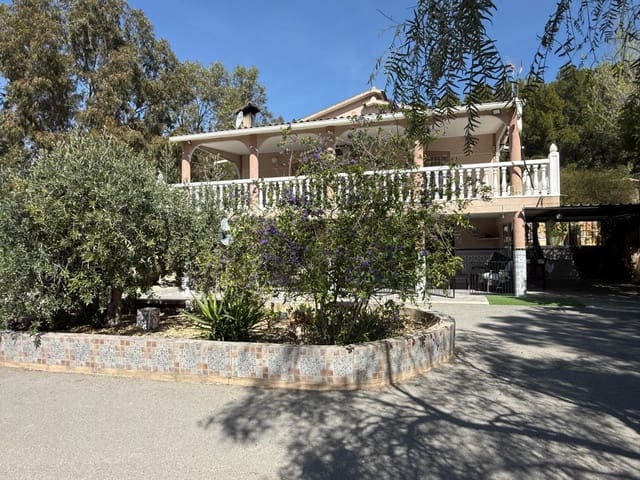 4 Zimmer Villa zu verkaufen in La Romana mit Pool Garage - 320.000 € (Ref: 9743020)