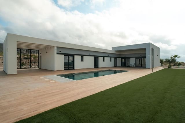 3 soveværelse Villa til salg i Pinoso med swimmingpool - € 465.000 (Ref: 9821553)