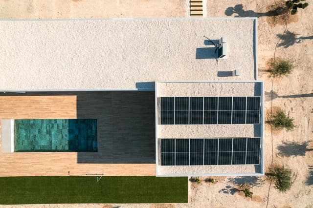 3 soveværelse Villa til salg i Pinoso med swimmingpool - € 465.000 (Ref: 9821553)