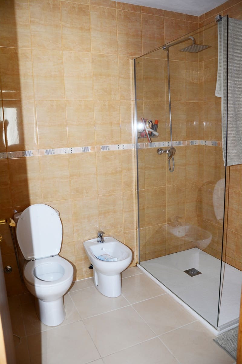 5 bedroom Villa for sale in Petrel / Petrer with pool garage - € 649,500 (Ref: 9841797)