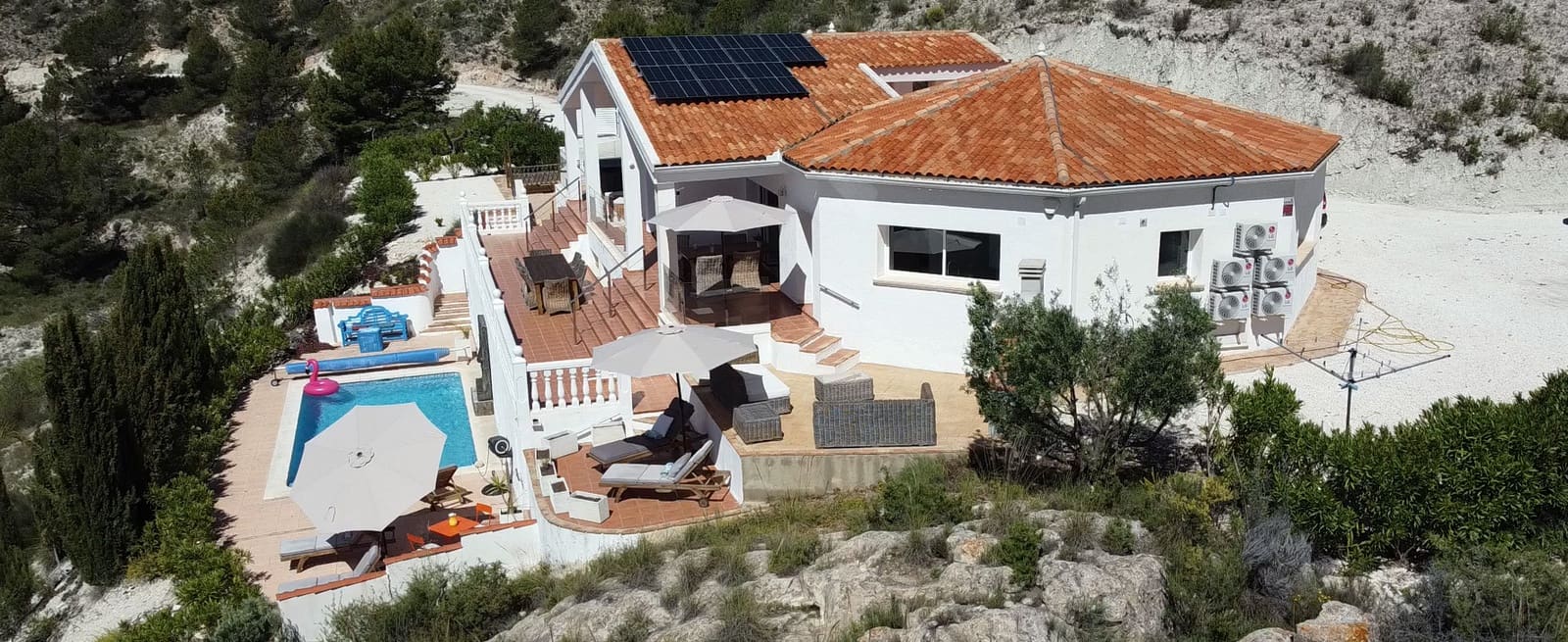 5 bedroom Villa for sale in Petrel / Petrer with pool garage - € 649,500 (Ref: 9841797)