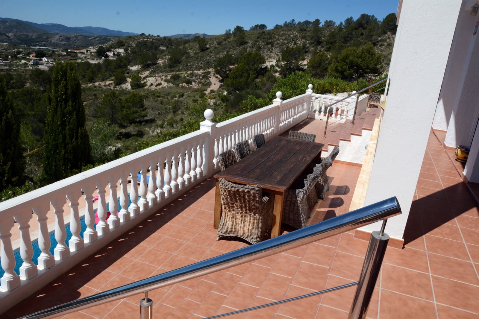 5 bedroom Villa for sale in Petrel / Petrer with pool garage - € 649,500 (Ref: 9841797)