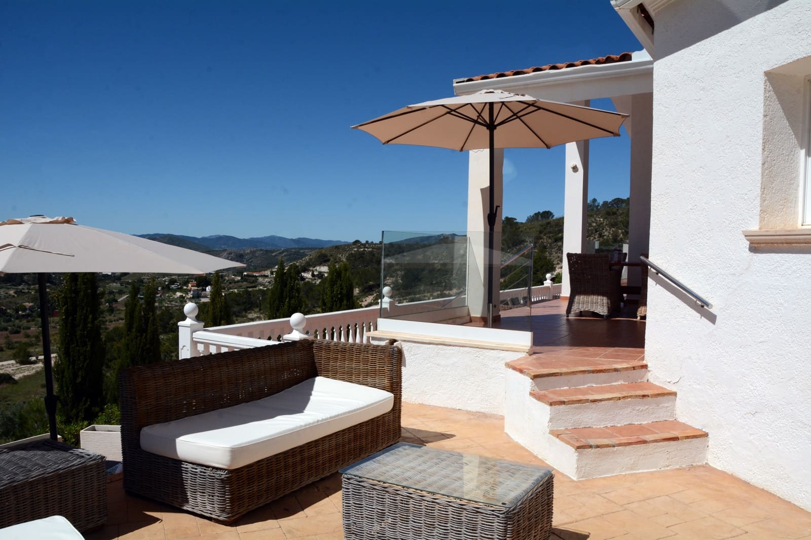 5 bedroom Villa for sale in Petrel / Petrer with pool garage - € 649,500 (Ref: 9841797)