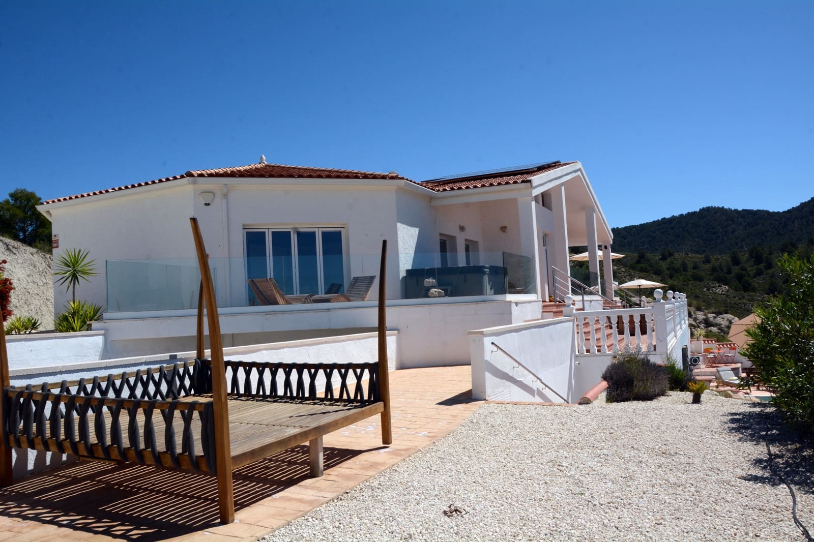5 bedroom Villa for sale in Petrel / Petrer with pool garage - € 649,500 (Ref: 9841797)