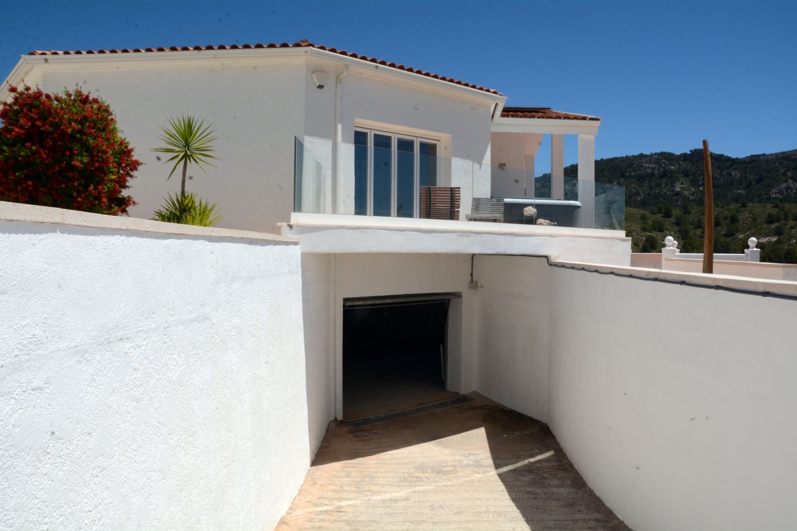 5 bedroom Villa for sale in Petrel / Petrer with pool garage - € 649,500 (Ref: 9841797)