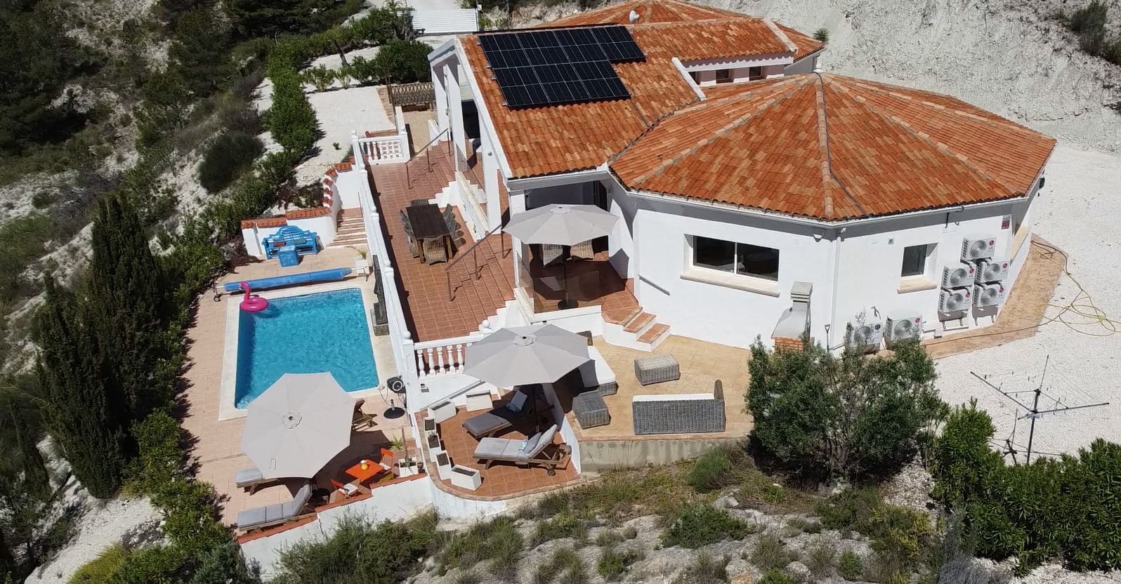 5 bedroom Villa for sale in Petrel / Petrer with pool garage - € 649,500 (Ref: 9841797)