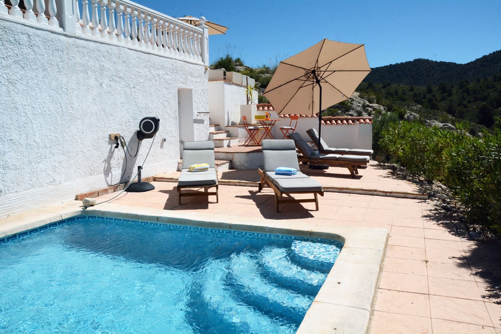 5 bedroom Villa for sale in Petrel / Petrer with pool garage - € 649,500 (Ref: 9841797)