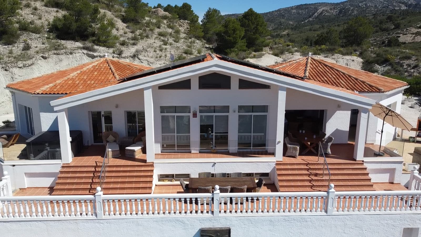 5 bedroom Villa for sale in Petrel / Petrer with pool garage - € 649,500 (Ref: 9841797)