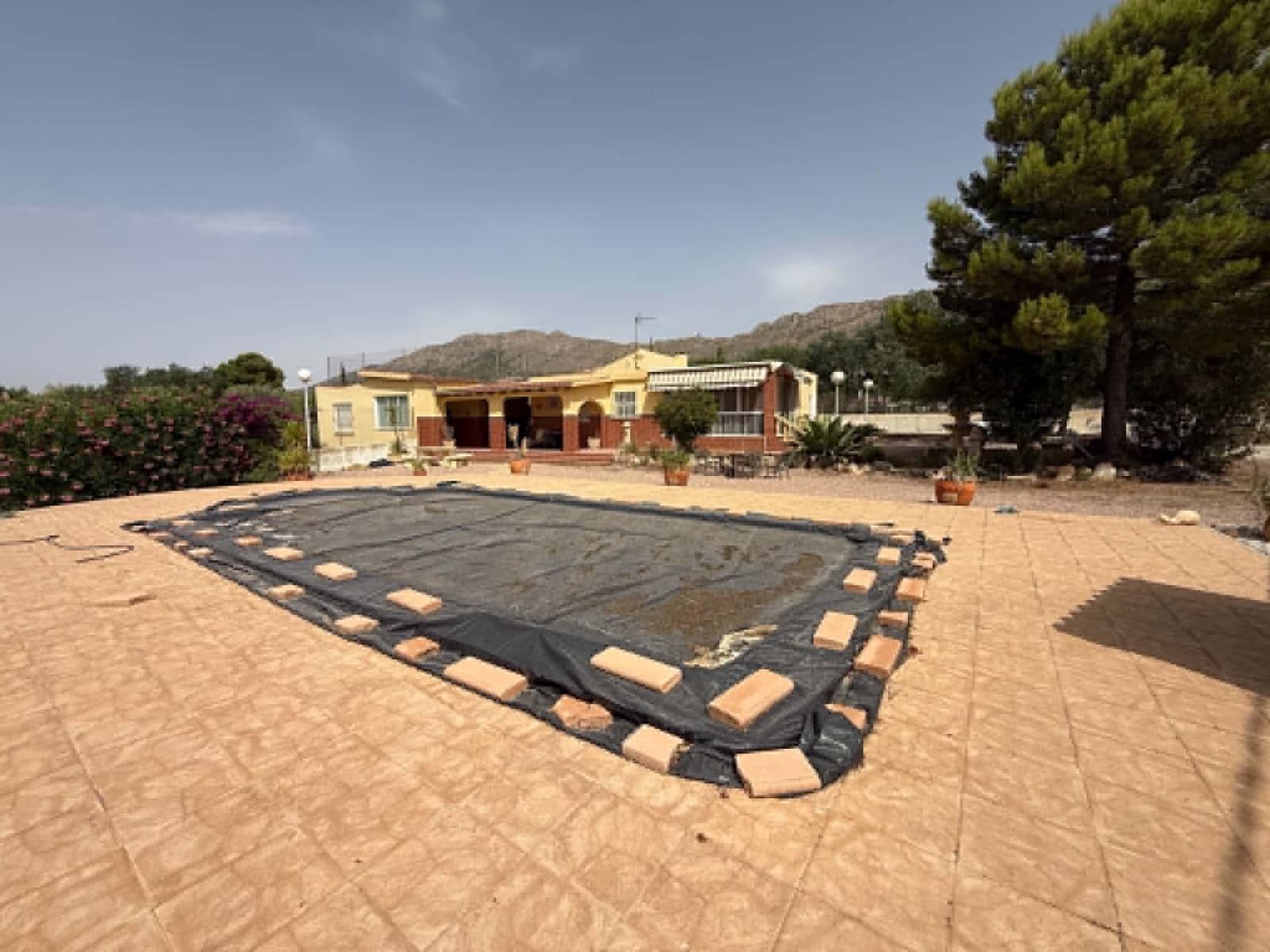 4 bedroom Finca/Country House for sale in La Romana with pool garage - € 274,950 (Ref: 9968407)