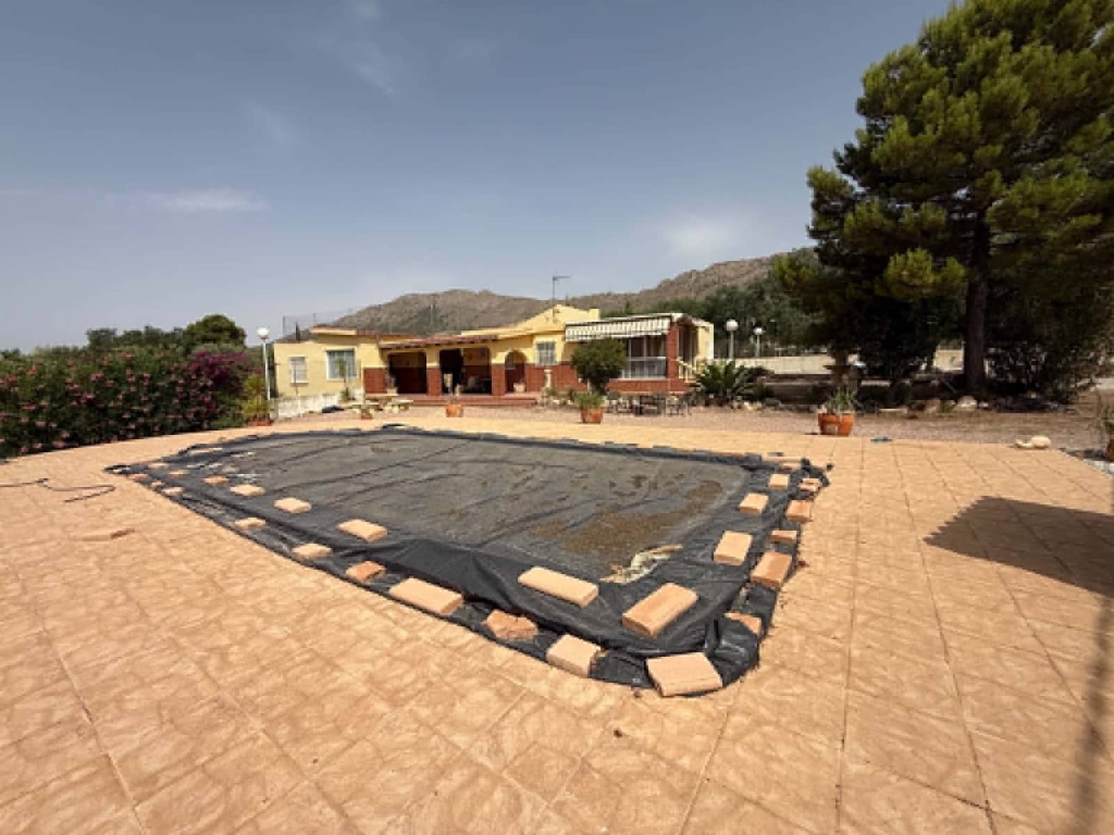 4 bedroom Finca/Country House for sale in La Romana with pool garage - € 274,950 (Ref: 9968407)