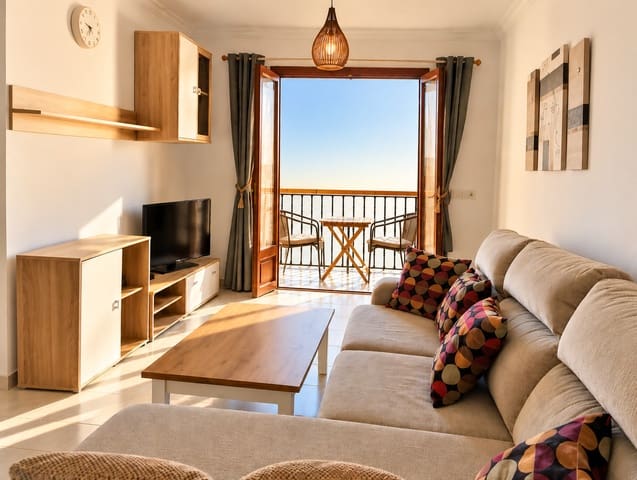 3 bedroom Flat for rent in Cala Ratjada, Capdepera - € 1,900 (Ref: 10148389)