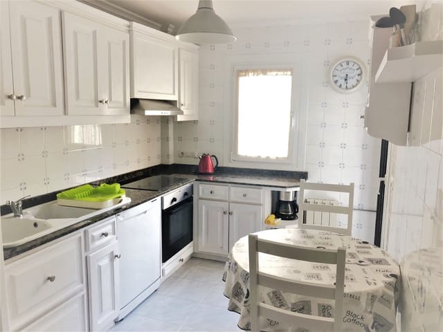 3 bedroom Flat for rent in Cala Ratjada, Capdepera - € 1,900 (Ref: 10148389)