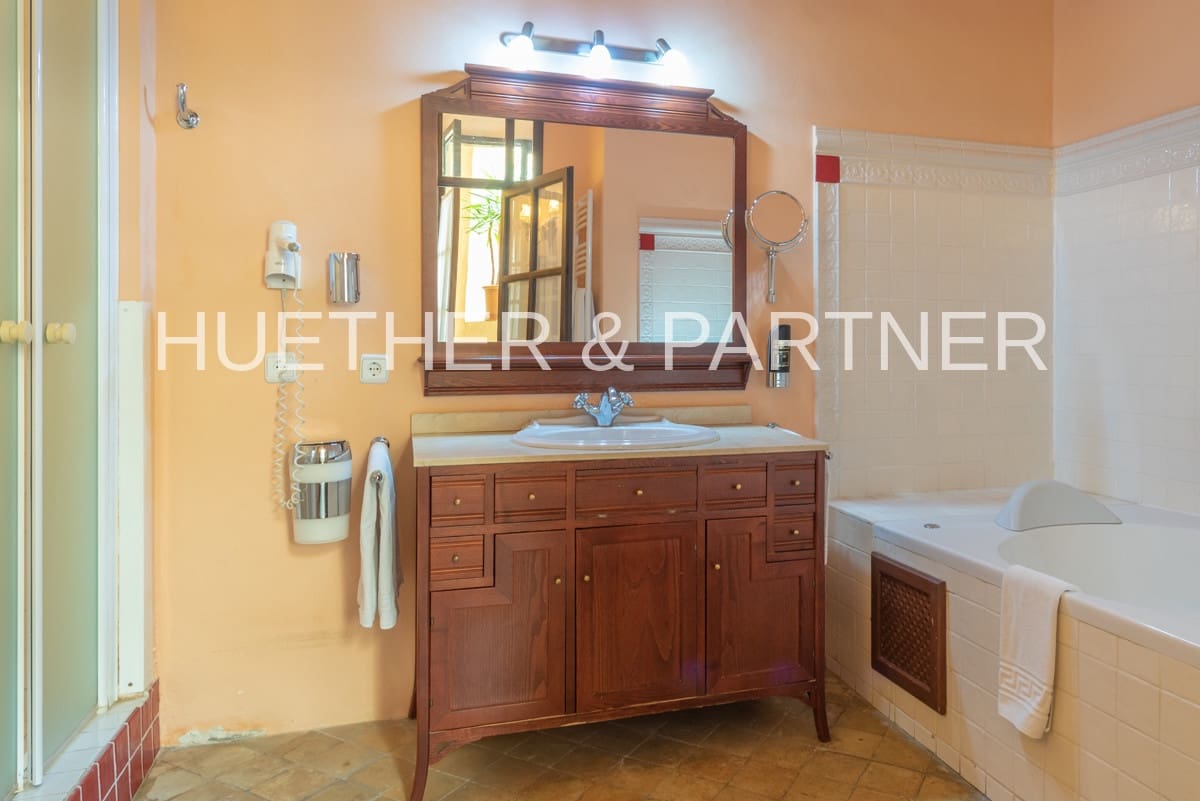 8 soverom Hus til salgs i Arta - € 3 400 000 (Ref: 5810965)