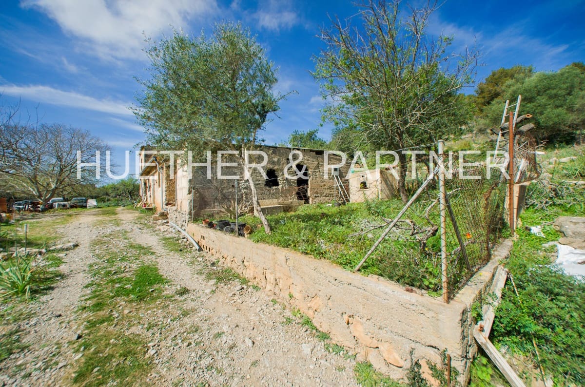 Ubebygd land til salgs i Arta - € 1 990 000 (Ref: 7469112)