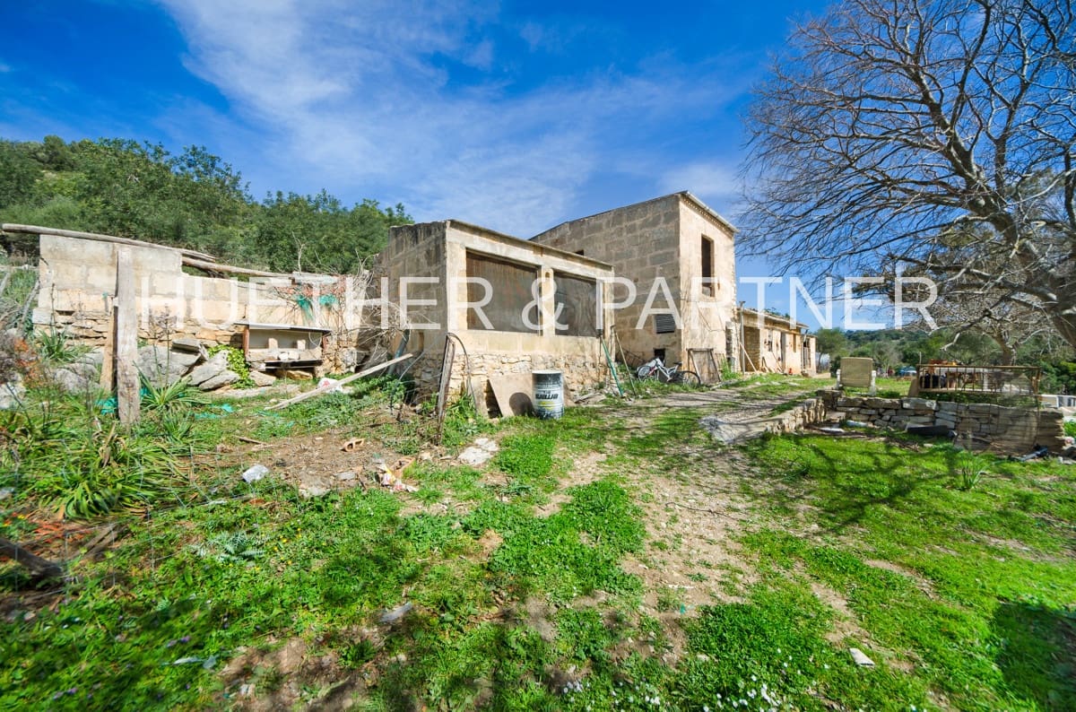 Ubebygd land til salgs i Arta - € 1 990 000 (Ref: 7469112)