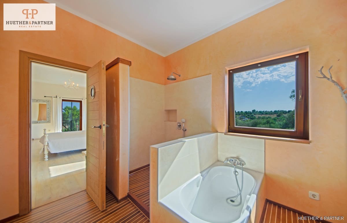 6 bedroom Finca/Country House for sale in Sant Llorenc des Cardassar - € 2,160,000 (Ref: 8495886)