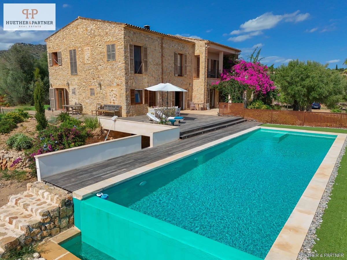 6 bedroom Finca/Country House for sale in Sant Llorenc des Cardassar - € 2,160,000 (Ref: 8495886)