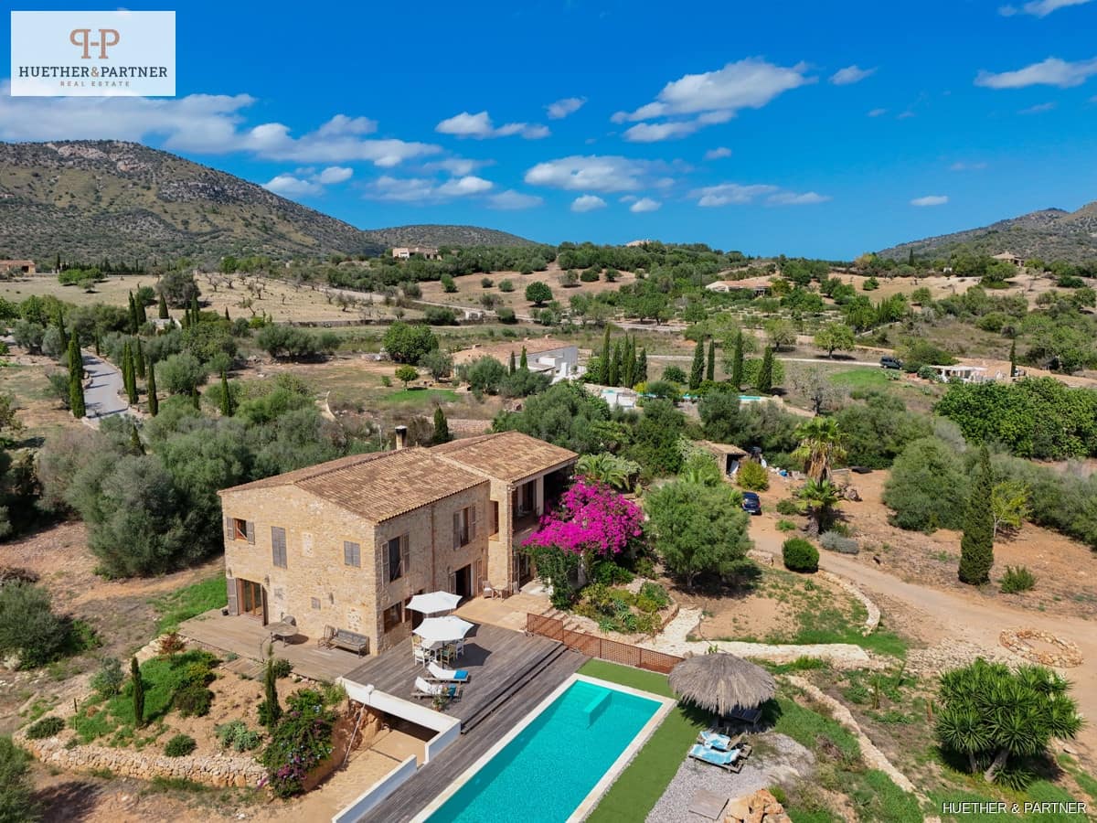 6 bedroom Finca/Country House for sale in Sant Llorenc des Cardassar - € 2,160,000 (Ref: 8495886)