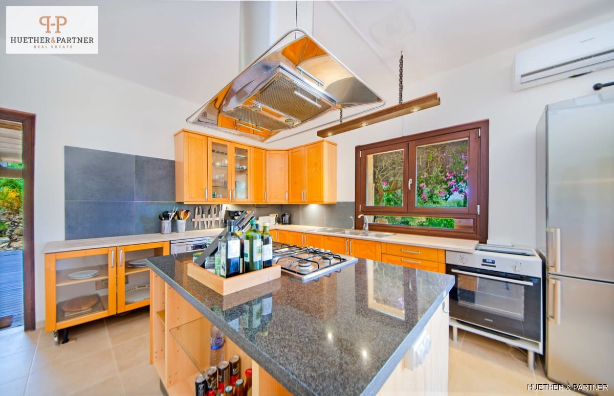 6 bedroom Finca/Country House for sale in Sant Llorenc des Cardassar - € 2,160,000 (Ref: 8495886)