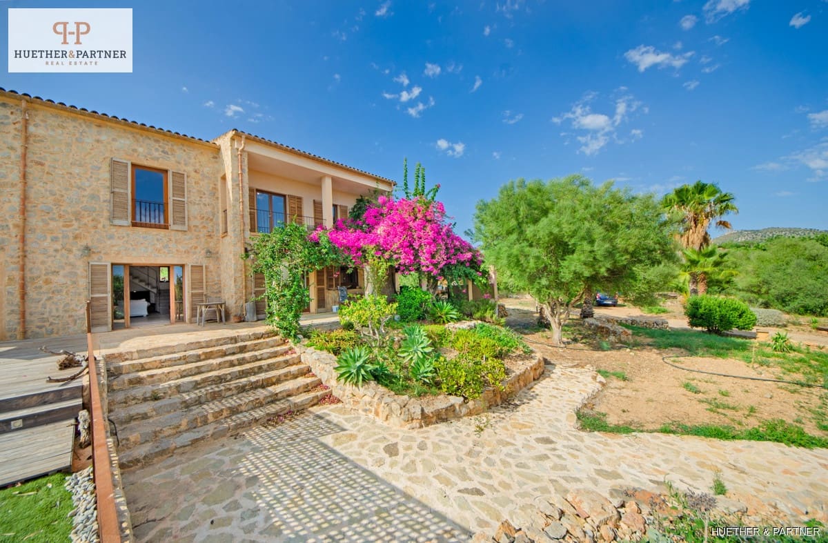 6 bedroom Finca/Country House for sale in Sant Llorenc des Cardassar - € 2,160,000 (Ref: 8495886)