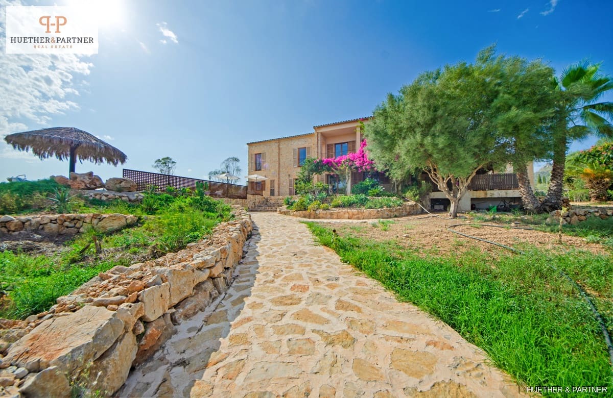 6 bedroom Finca/Country House for sale in Sant Llorenc des Cardassar - € 2,160,000 (Ref: 8495886)