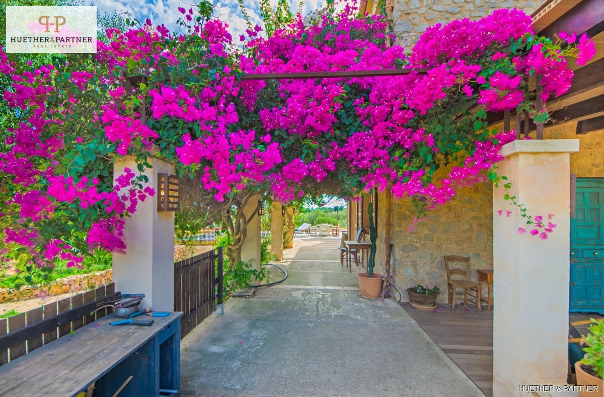 6 bedroom Finca/Country House for sale in Sant Llorenc des Cardassar - € 2,160,000 (Ref: 8495886)