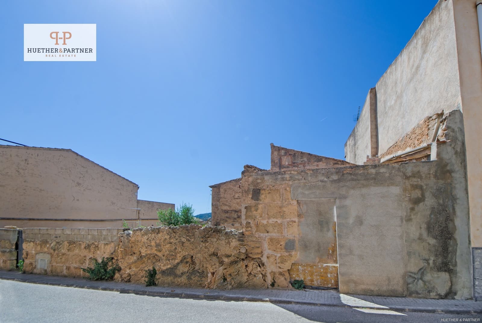 4 bedroom Townhouse for sale in Capdepera - € 250,000 (Ref: 9307130)