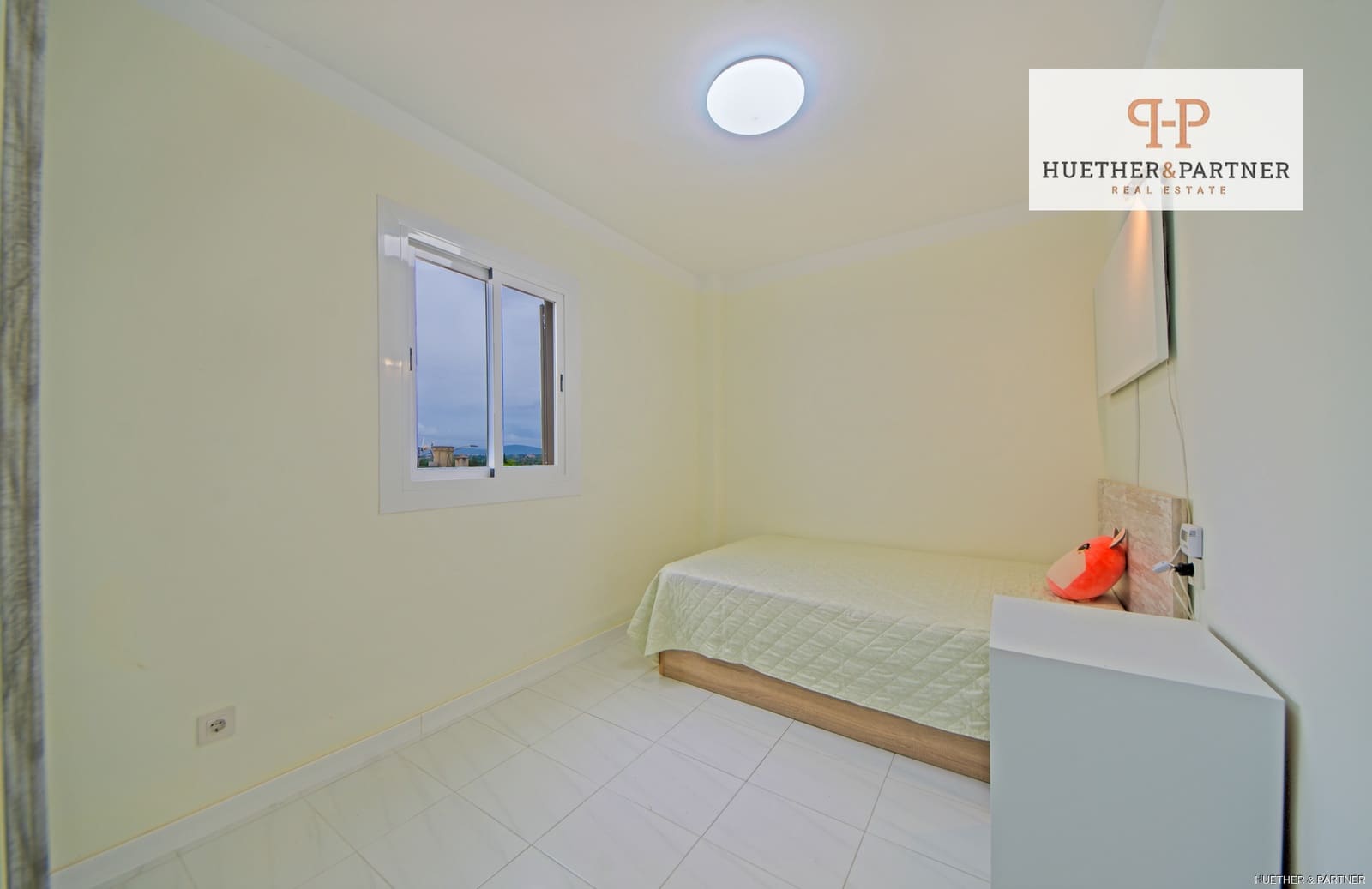 3 bedroom Flat for sale in S'Illot - € 399,000 (Ref: 9412692)