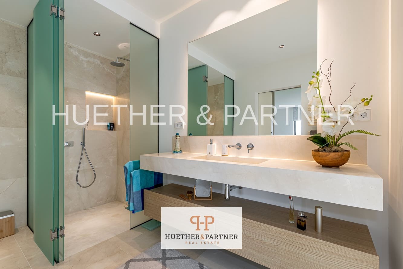 3 bedroom Flat for sale in Peguera / Paguera - € 2,750,000 (Ref: 9508037)