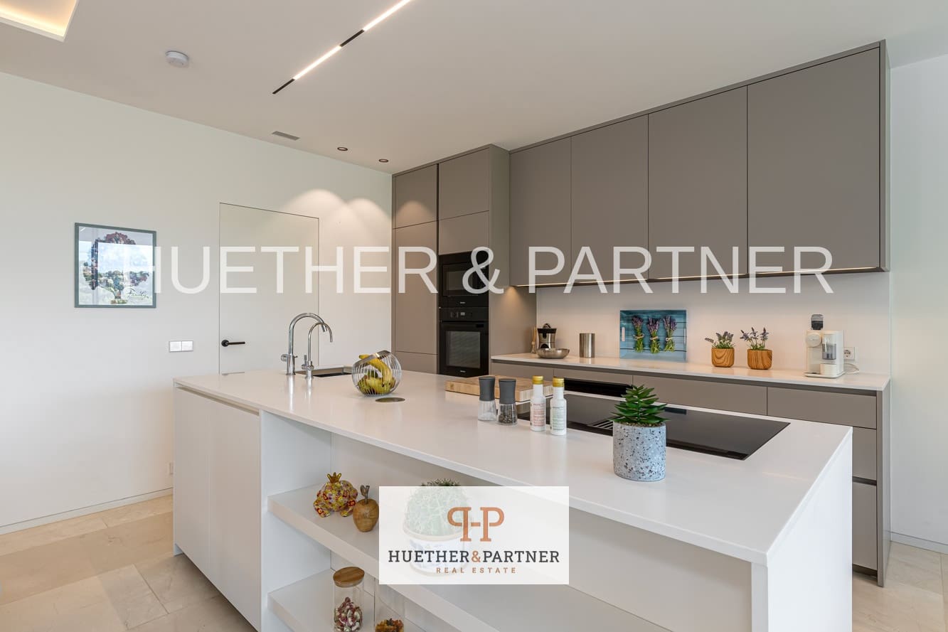 3 bedroom Flat for sale in Peguera / Paguera - € 2,750,000 (Ref: 9508037)