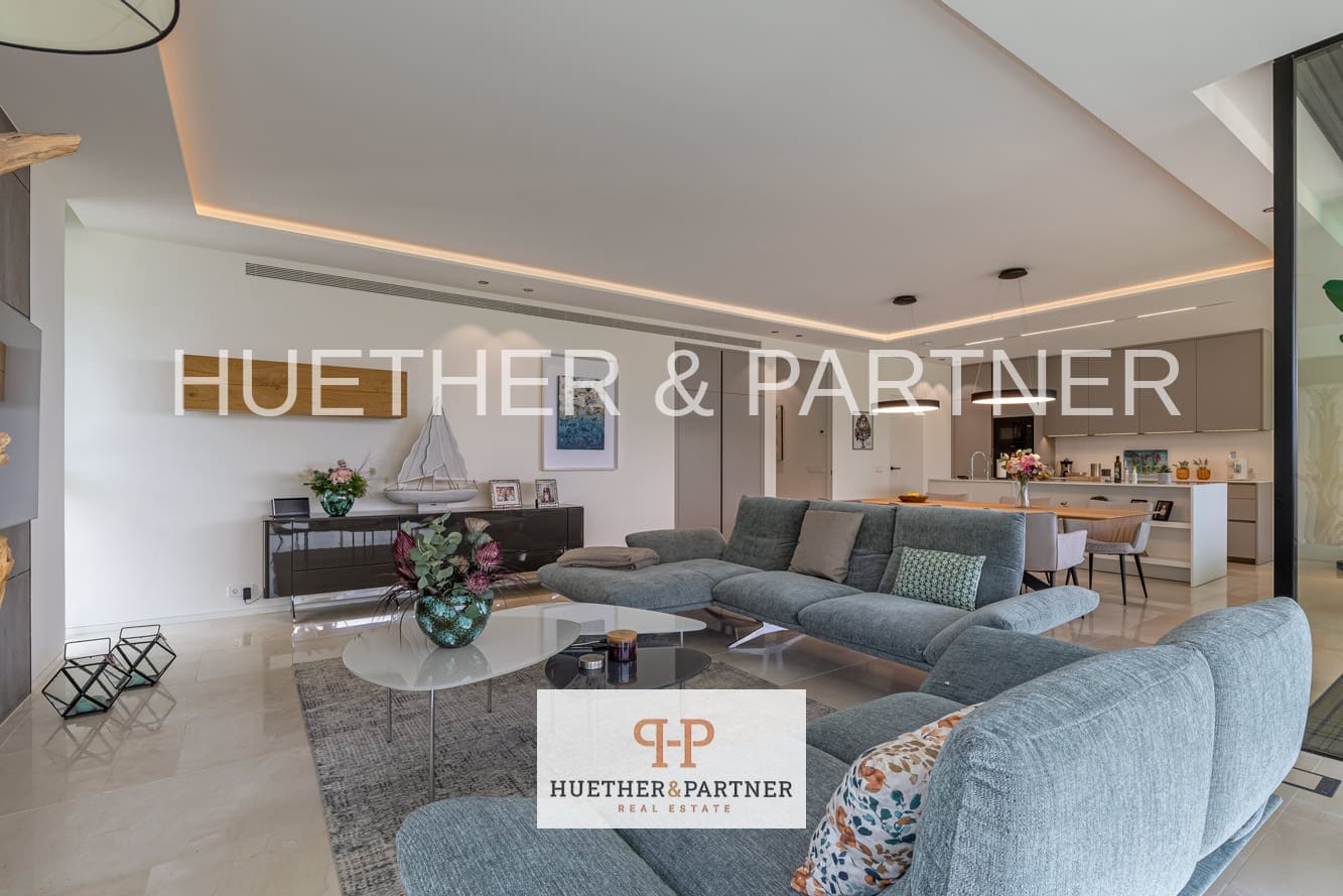 3 bedroom Flat for sale in Peguera / Paguera - € 2,750,000 (Ref: 9508037)