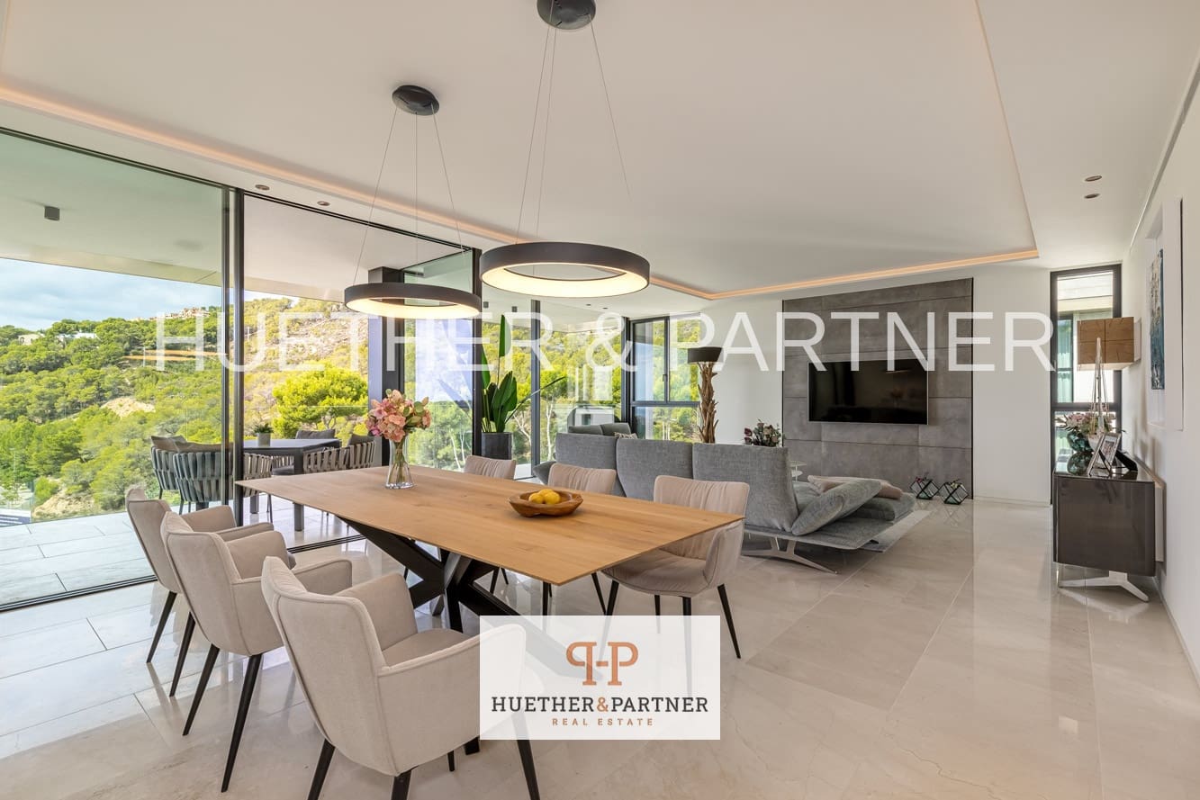 3 bedroom Flat for sale in Peguera / Paguera - € 2,750,000 (Ref: 9508037)