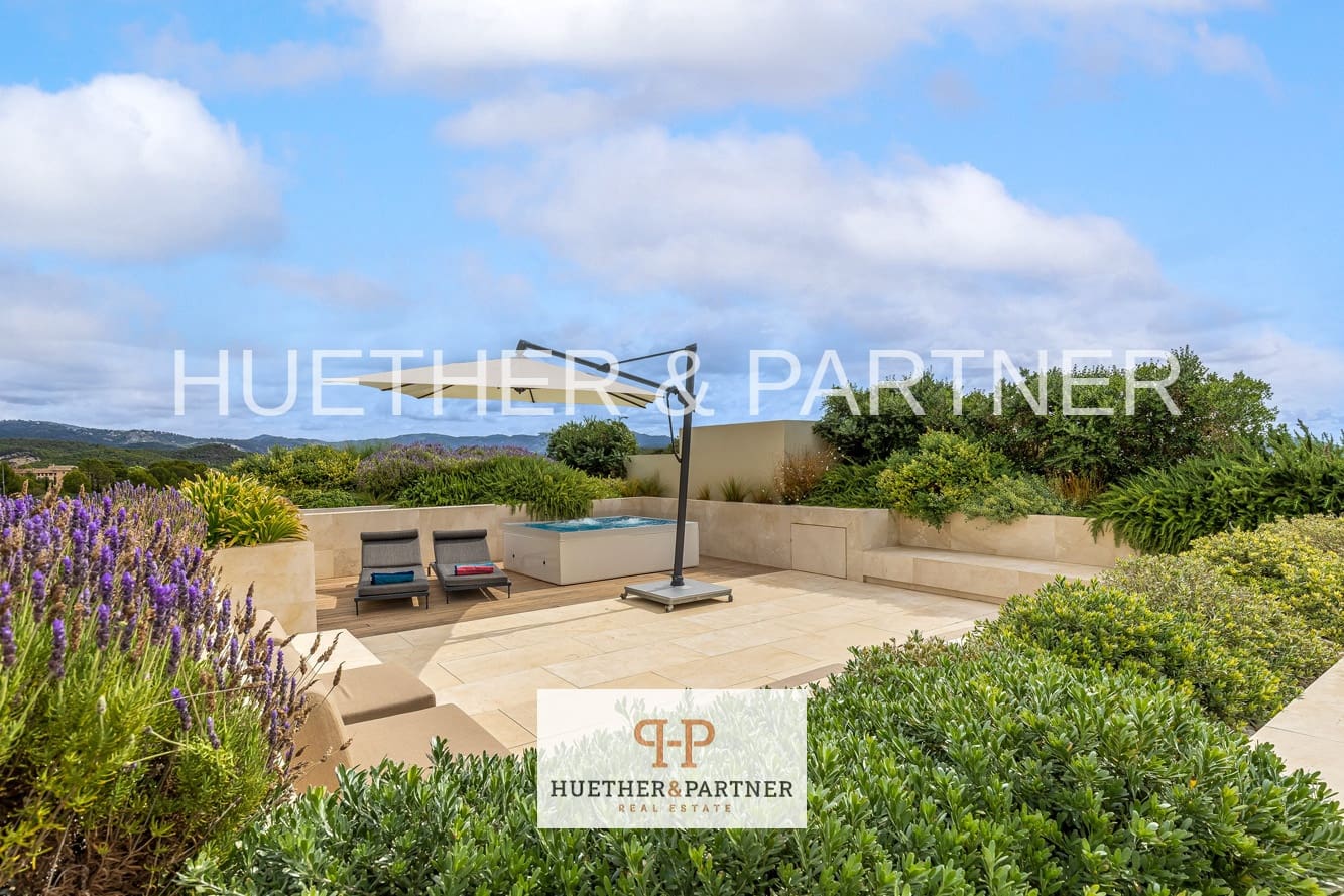 3 bedroom Flat for sale in Peguera / Paguera - € 2,750,000 (Ref: 9508037)