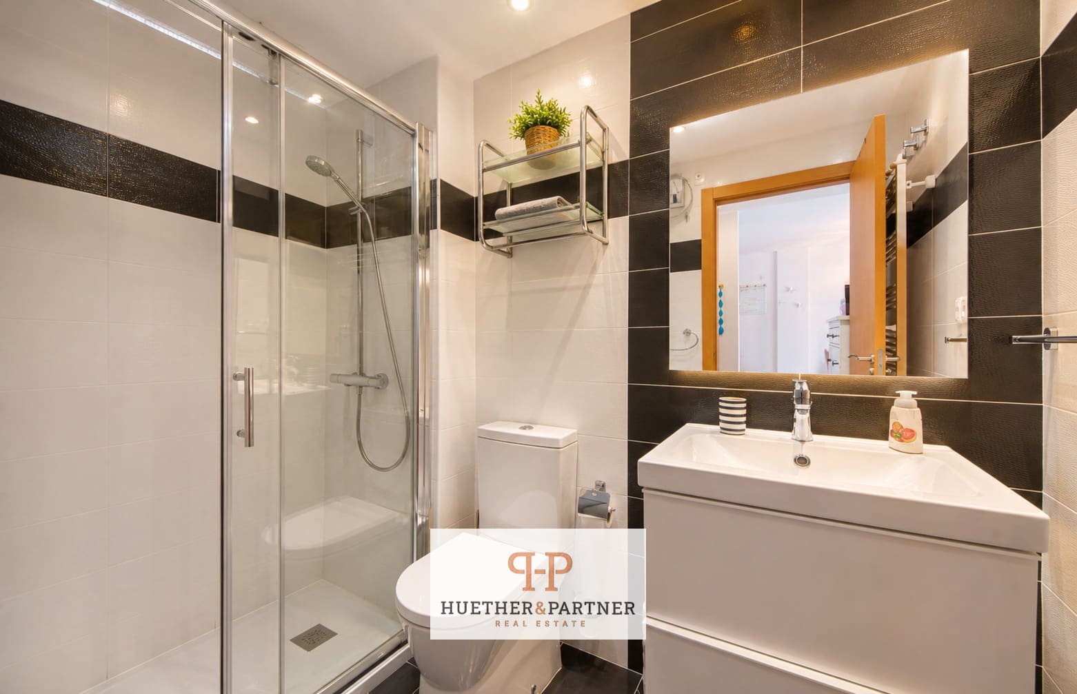 2 bedroom Flat for sale in Calas de Mallorca - € 355,000 (Ref: 9927898)