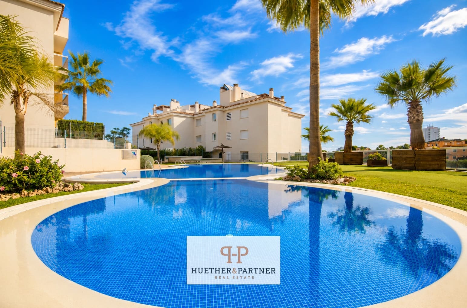 2 bedroom Flat for sale in Calas de Mallorca - € 355,000 (Ref: 9927898)