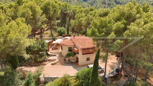 4 Zimmer Finca/Landgut zu verkaufen in Orba mit Pool - 595.000 € (Ref: 10004379)