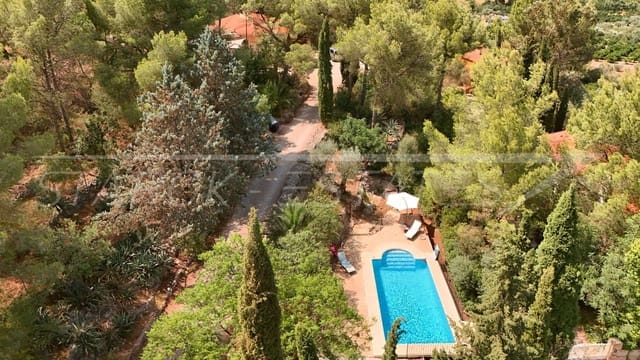 4 Zimmer Finca/Landgut zu verkaufen in Orba mit Pool - 595.000 € (Ref: 10004379)