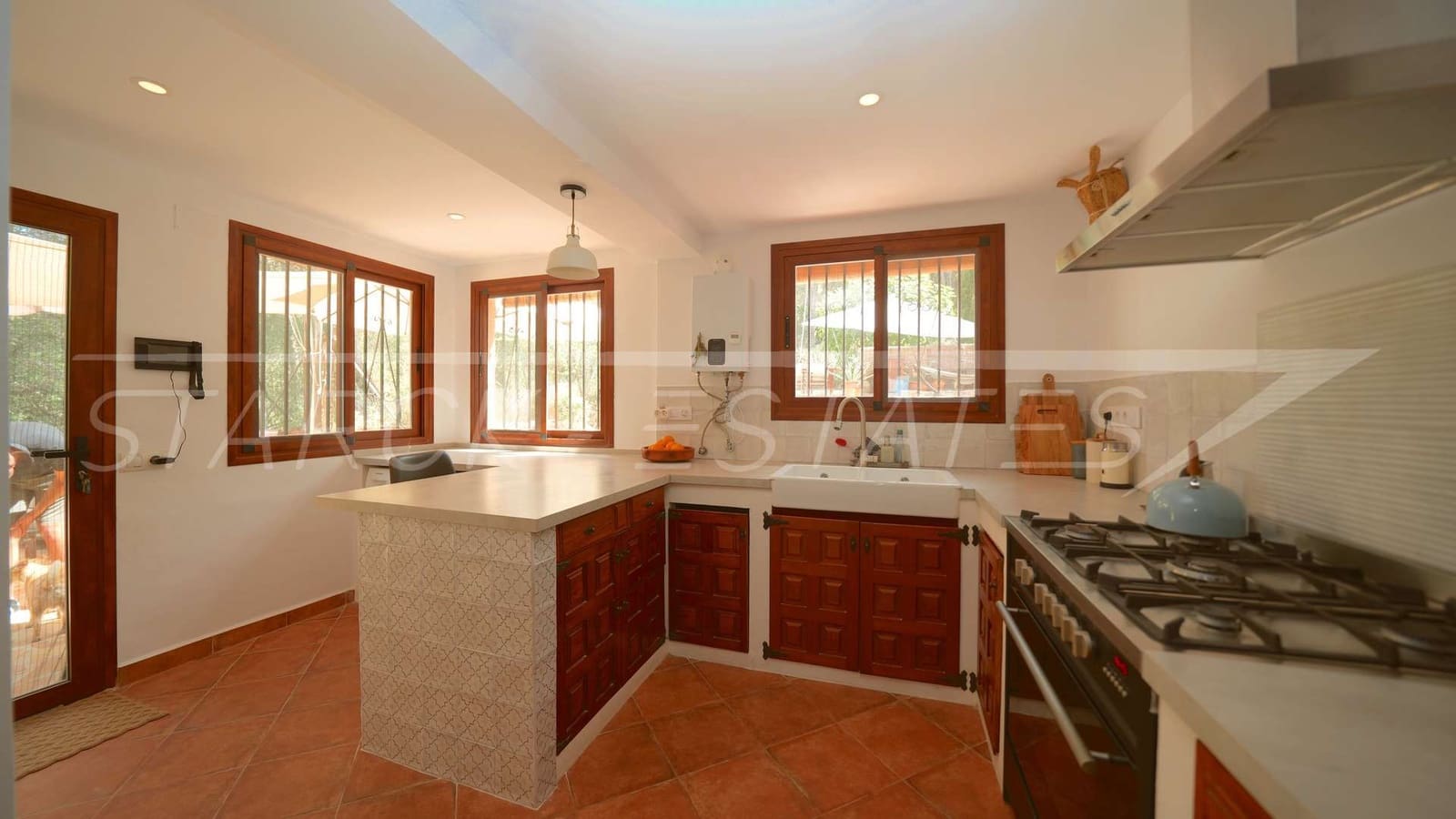 4 Zimmer Finca/Landgut zu verkaufen in Orba mit Pool - 595.000 € (Ref: 10004379)
