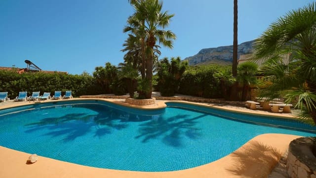 4 chambre Villa/Maison à vendre à Centro Urbano, Dénia avec piscine - 895 000 € (Ref: 10038534)