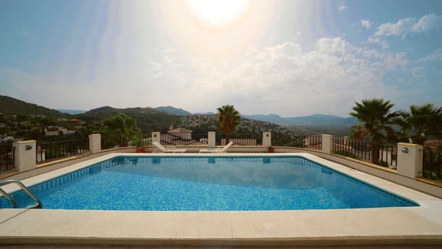 4 soveværelse Villa til salg i Monte Pego, Pego med swimmingpool garage - € 480.000 (Ref: 10049896)