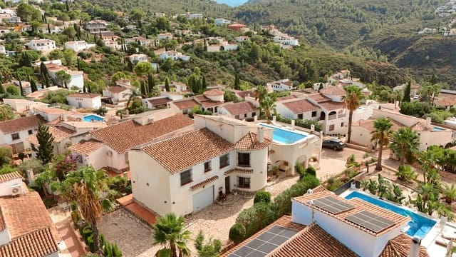 4 soveværelse Villa til salg i Monte Pego, Pego med swimmingpool garage - € 480.000 (Ref: 10049896)