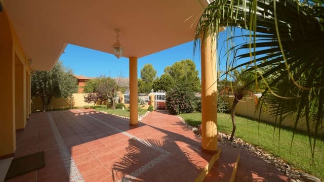 5 soveværelse Villa til salg i Orba med swimmingpool garage - € 450.000 (Ref: 10064786)