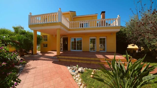 5 soveværelse Villa til salg i Orba med swimmingpool garage - € 450.000 (Ref: 10064786)