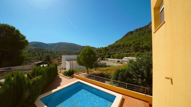 5 soveværelse Villa til salg i Orba med swimmingpool garage - € 450.000 (Ref: 10064786)