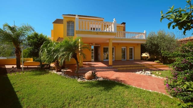 5 soveværelse Villa til salg i Orba med swimmingpool garage - € 450.000 (Ref: 10064786)