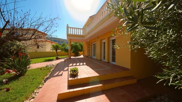5 soveværelse Villa til salg i Orba med swimmingpool garage - € 450.000 (Ref: 10064786)