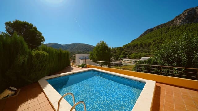 5 soveværelse Villa til salg i Orba med swimmingpool garage - € 450.000 (Ref: 10064786)