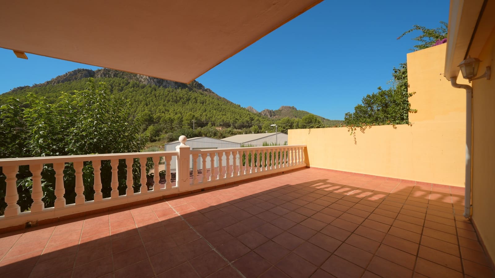 5 bedroom Villa for sale in Orba with pool garage - € 450,000 (Ref: 10064786)