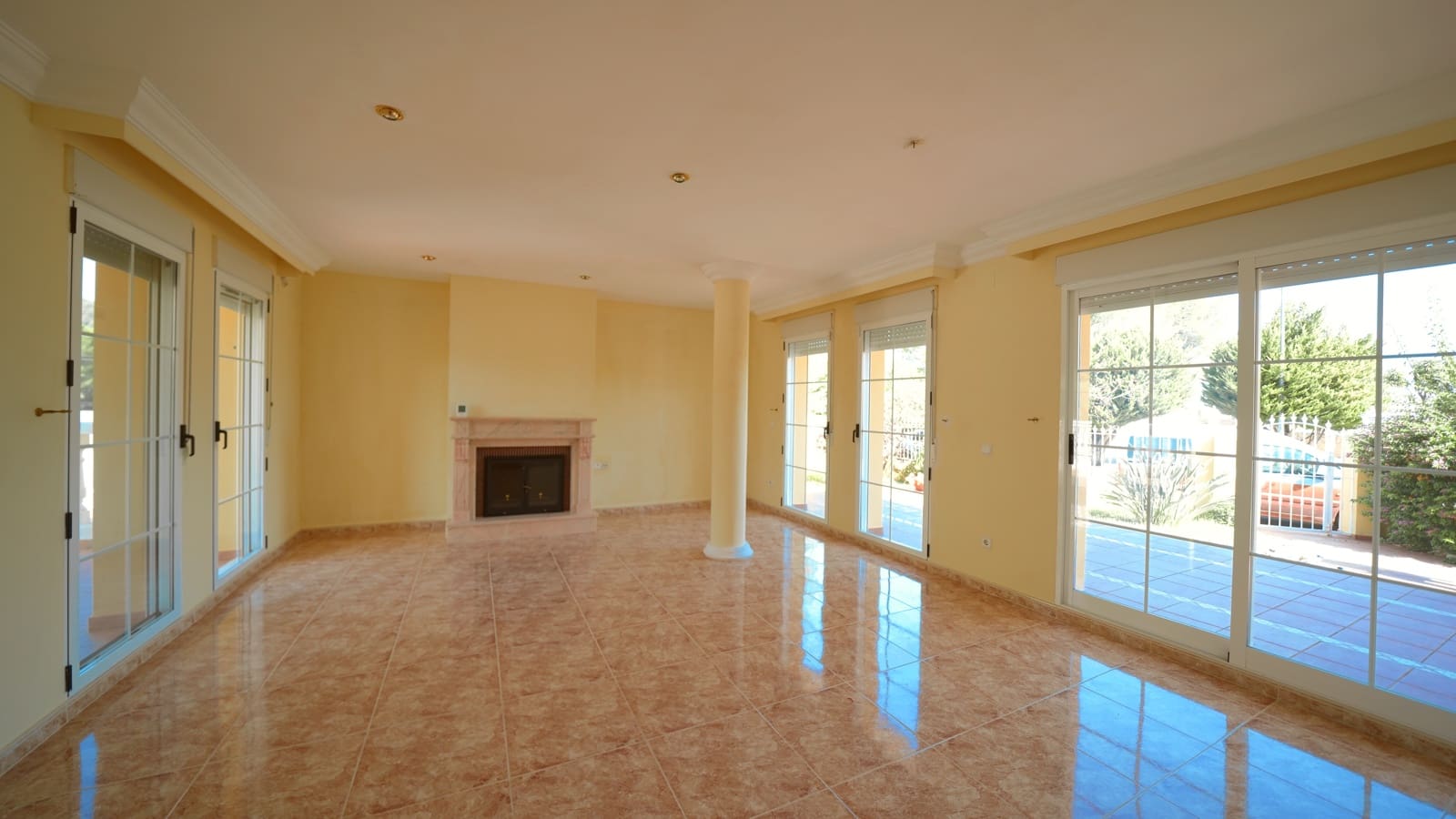 5 bedroom Villa for sale in Orba with pool garage - € 450,000 (Ref: 10064786)